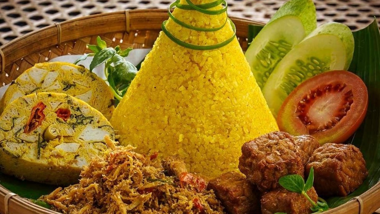 7 Resep Nasi Kuning yang Mudah Buat di Rumah