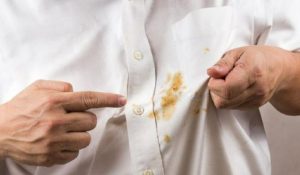 10 Cara Menghilangkan Noda Kuning di Baju Putih