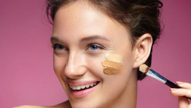 14 Cara Make Up Wajah Natural dan Tahan Lama bagi Pemula, Ikuti Tahapannya