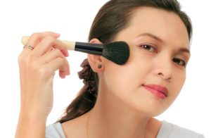 14 Cara Make Up Wajah Natural dan Tahan Lama bagi Pemula, Ikuti Tahapannya