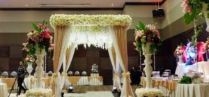 15 Cara Bandingkan Gedung Resepsi Pernikahan