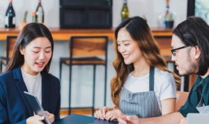 10 Cara Meningkatkan Kualitas Pelayanan dalam Bisnis