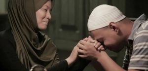 10 Cara Sederhana Berbakti Kepada Kedua Orang Tua