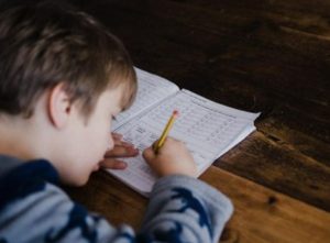 10 Cara Mendidik Anak agar Tumbuh Pintar Menurut Sains