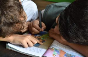 10 Cara Mendidik Anak agar Tumbuh Pintar Menurut Sains
