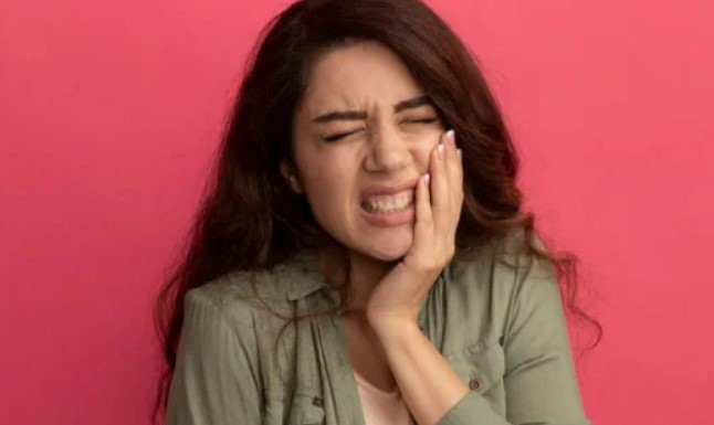 12 Cara Meredakan Sakit Gigi Secara Alami, Mudah dan Ampuh!
