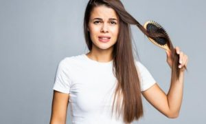 12 Cara Mengatasi Rambut Rontok Parah, Mudah dan Praktis tanpa Harus ke Salon