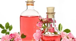 10 Cara Menggunakan Air Mawar untuk Menghilangkan Jerawat, Ampuh!