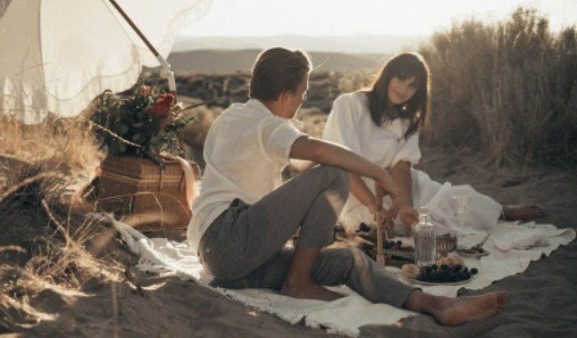 5 Cara agar Tetap Elegan Ketika Jatuh Cinta, Gak Bikin Risi!
