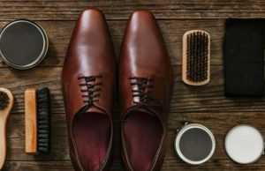5 Cara Membersihkan Sepatu Kulit yang Kotor, Bisa Pakai Bahan Alami!