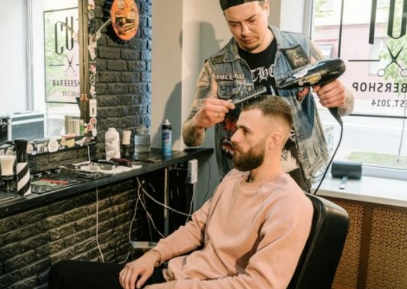 5 Manfaat Menggunakan Powder Rambut, Bikin Tampilanmu Kian Menarik