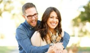 5 Manfaat Memberikan Hadiah ke Pasangan, Bikin Makin Sayang!