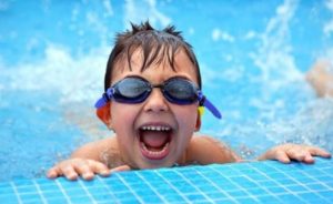 7 Manfaat Berenang untuk Anak, Sehat Fisik dan Mental!
