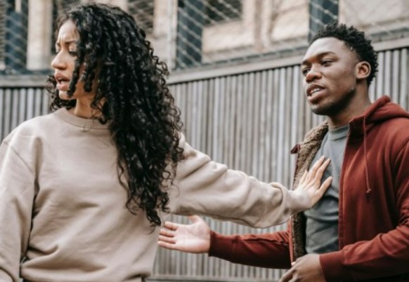 5 Cara Mengatasi Rasa Cemburu yang Berlebihan pada Pasangan, Cek Ya!