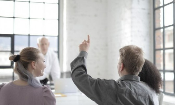 5 Cara Melatih Sikap Asertif di Tempat Kerja, Gampang Dipraktikkan!