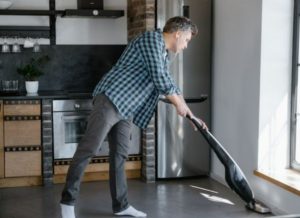 5 Cara Menghilangkan Debu di Ruangan Biar Bersih Maksimal
