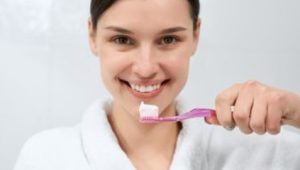 12 Cara Menghilangkan Karang Gigi Secara Alami, Bisa Dicoba