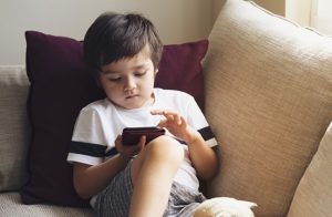 5 Cara Mencegah Anak Melakukan Hate Speech di Media Sosial